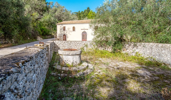 Pialouches (Lakka)